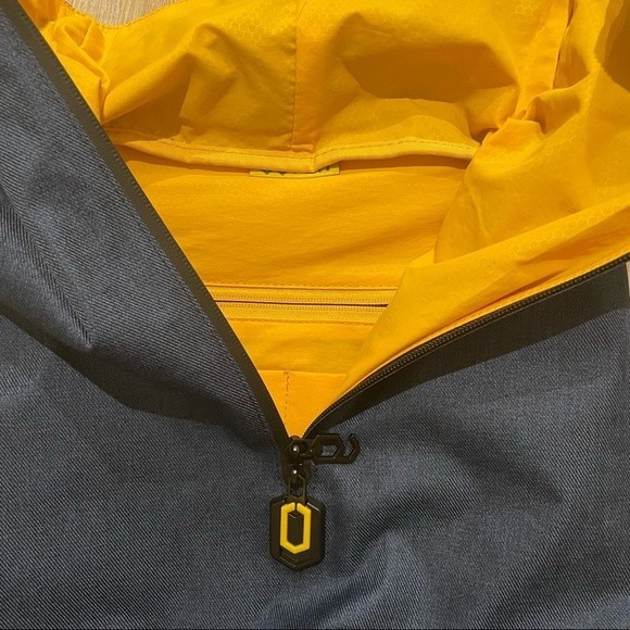 NWOT Navy Blue and Yellow Classic Business Computer Laptop Backpack Bag - Picture 3 of 8